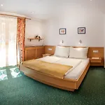 בית הארחה Gaestehaus Erler 2*
